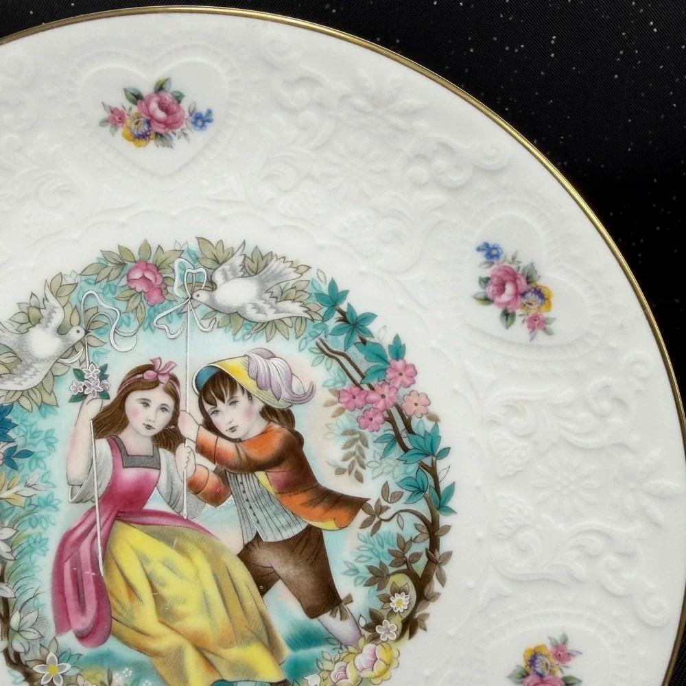 Royal Doulton Valentines Day 1979 Collector Plate Bone China Gold Trim 8 Inch
